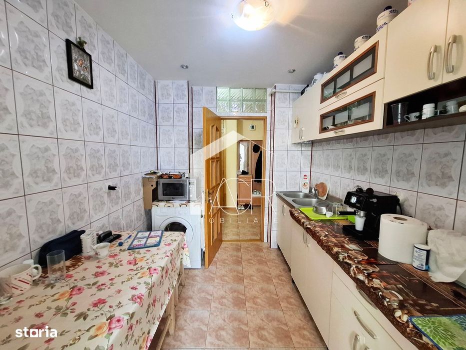 Apartament cu 3 camere, decomandat, zona Mihai Bravu