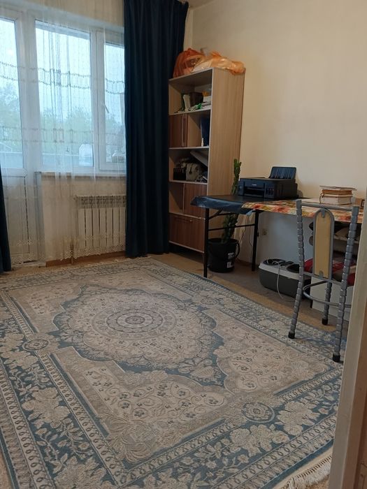 Квартираға адам керек