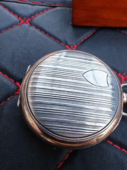 Продавам джобен сребърен  часовник OMEGA