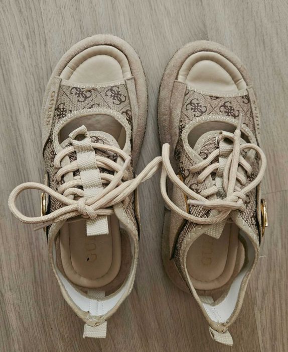 Отворени дамски обувки GUESS