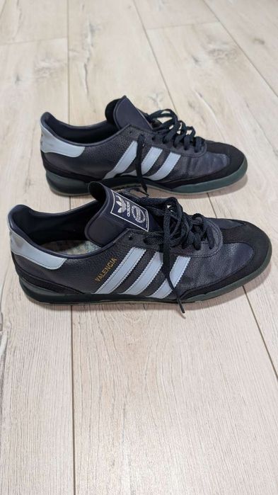 Adidasi             .
