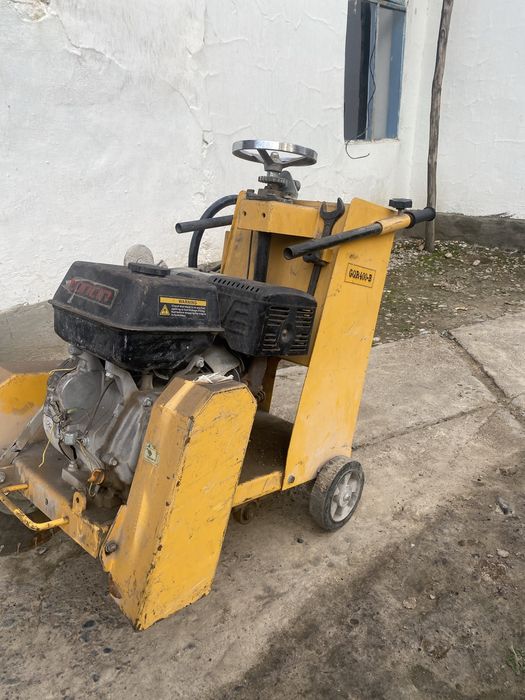 Асфальторез бензиновый