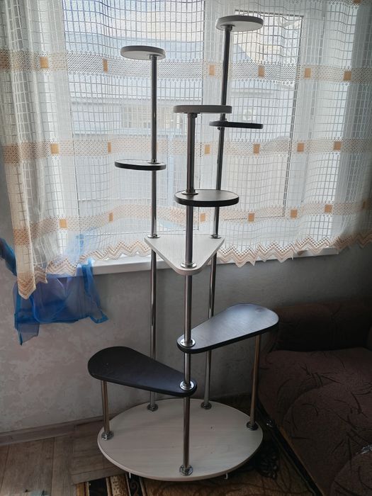 Полка под цветы.