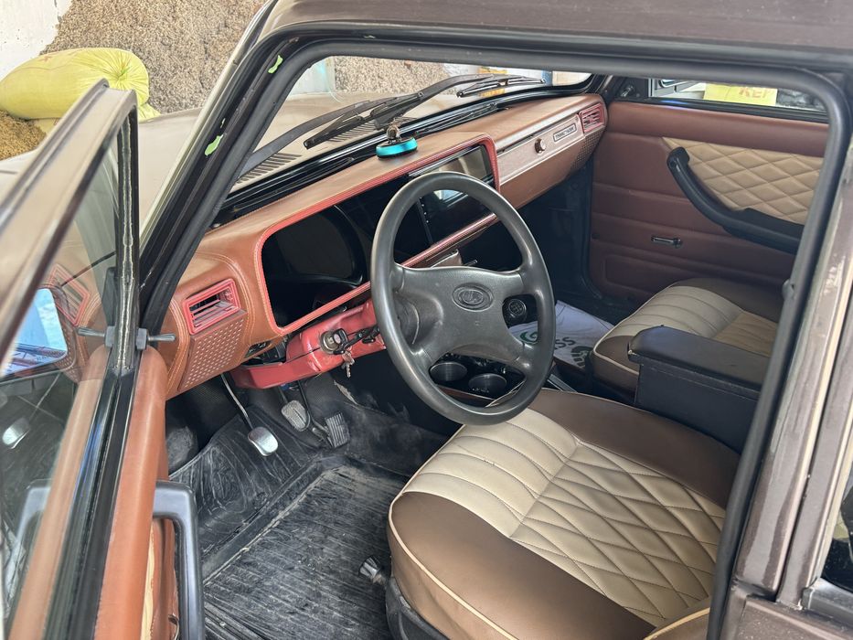 Автомобиль 2107 сотилади