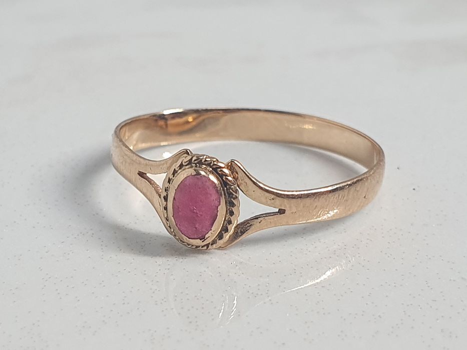 Inel vintage din aur de 14K cu rubin cabochon – mărimea 54 – 1,09 g