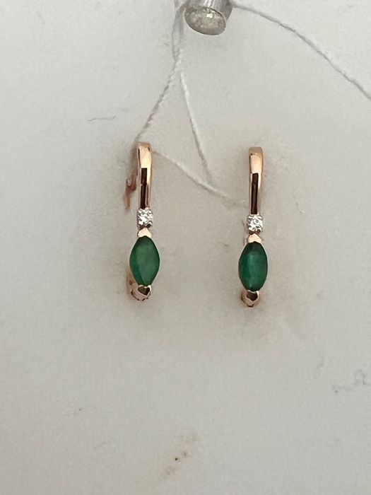 Cercei eleganți din aur cu smaralde și diamante