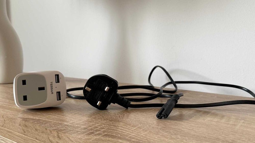 Cablu de  alimentare 2 pini UK + Adaptor UK to EU cu USB