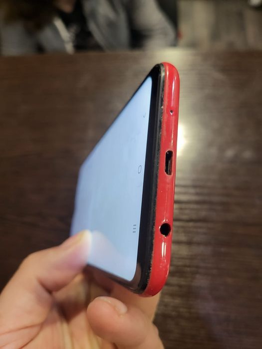 Продам телефон смартфон самсунг а10