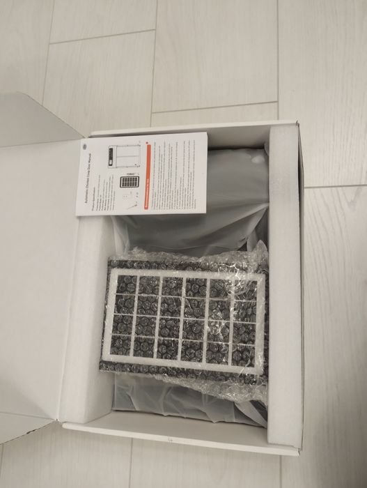 Продавам два броя вратички за птици