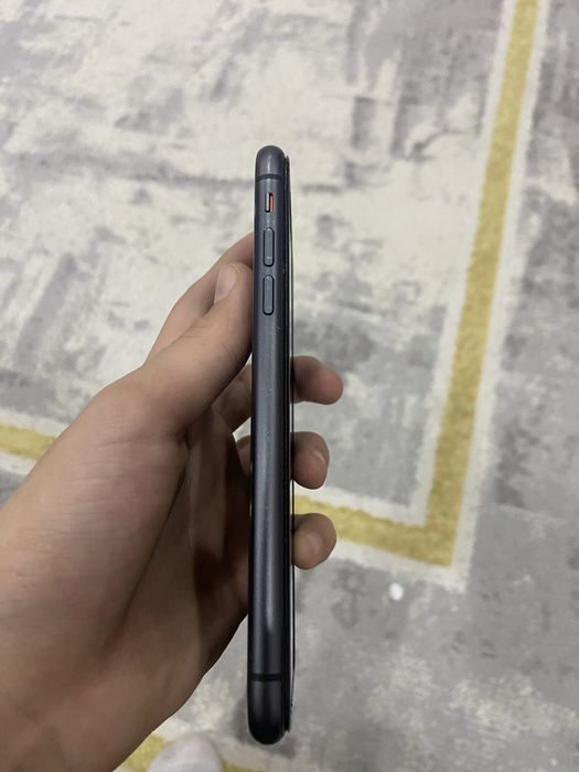 Продам Айфон 11 в отличном состояние