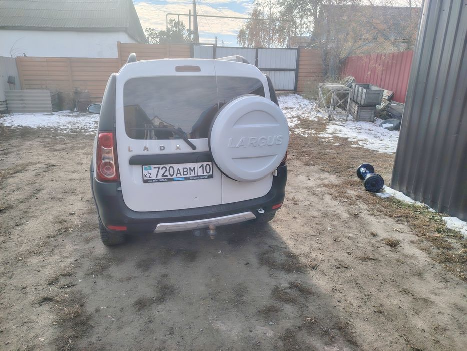 Продам машину Ларгус кросс люкс