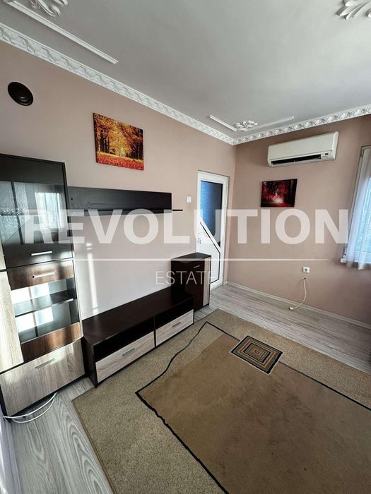 Дава се под наем Етаж от къща в Варна, Цветен квартал - 65 кв.м за 468.69 € - Снимка #1