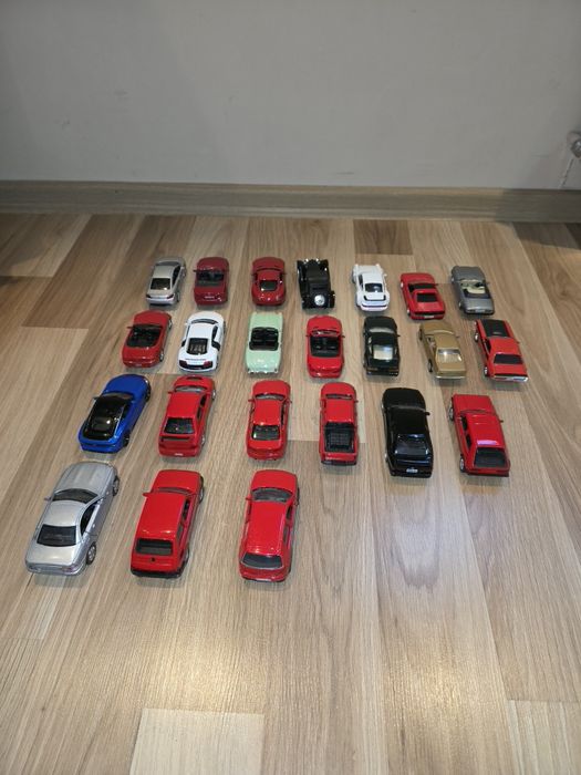 Метални колички (23 броя)