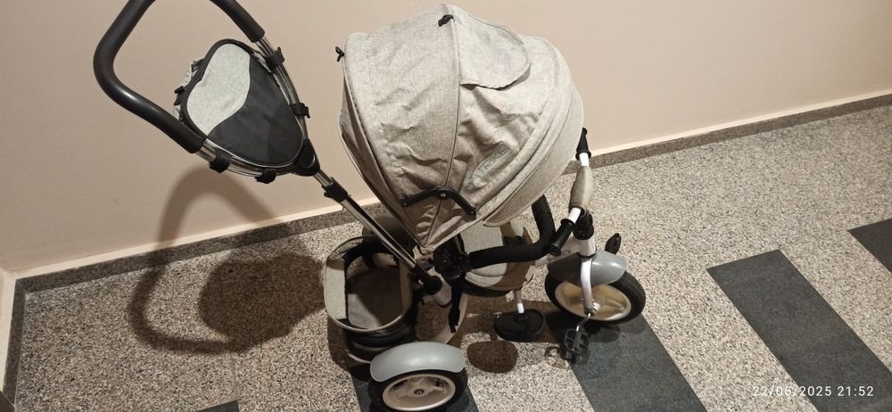 Триколка със сенник