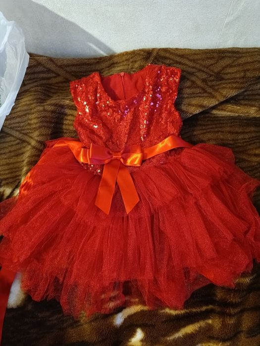 Платье детское  на 1 год , хорошее качество