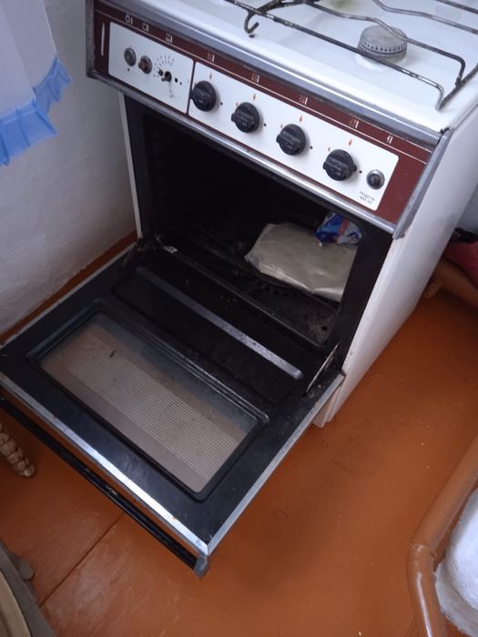 Продам газовую плиту