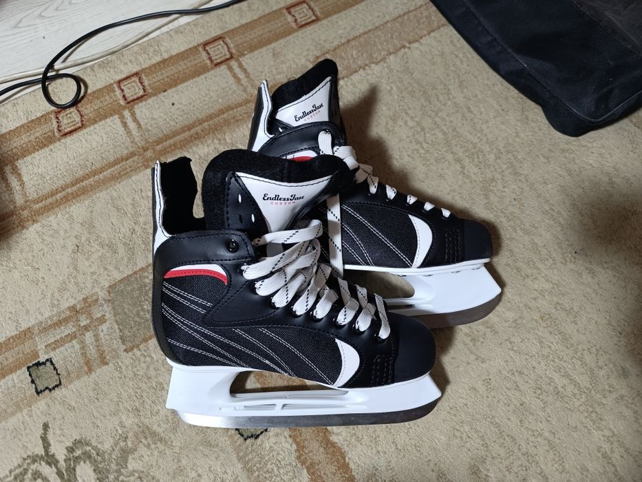Продам коньки хоккейные