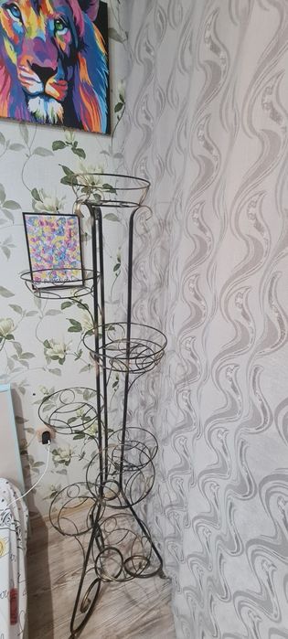 Стойки напольные для цветов