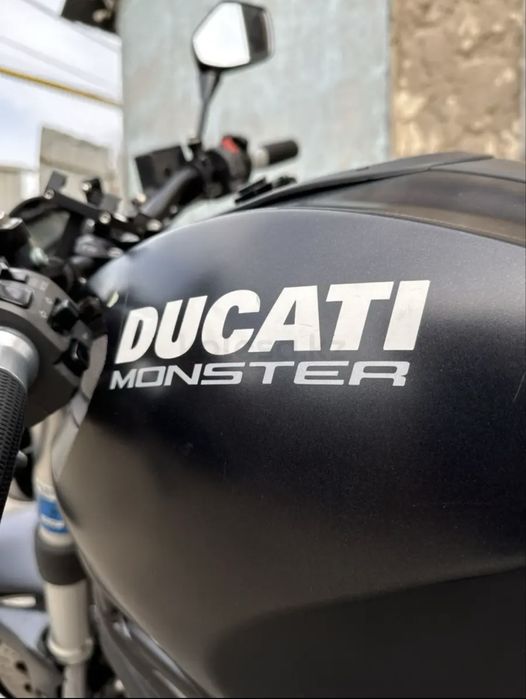 Ducati Monster 696