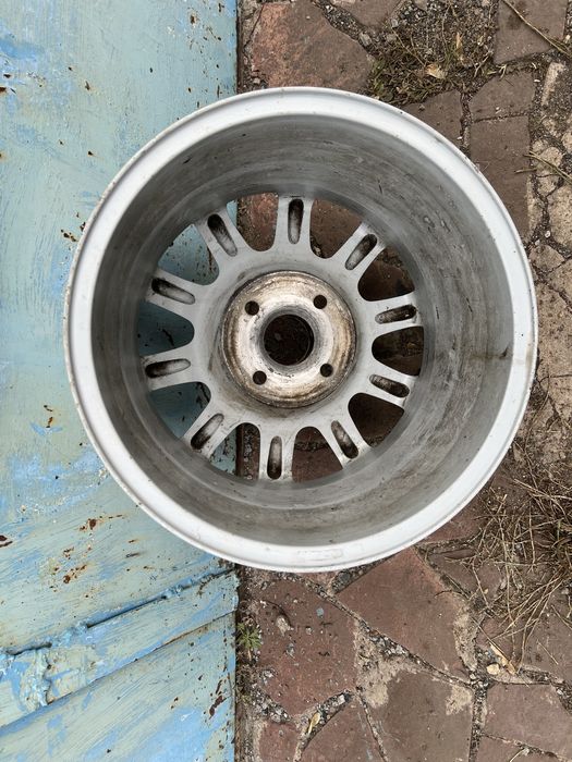 R15 диск от Ауди 80 В4, только 1 шт