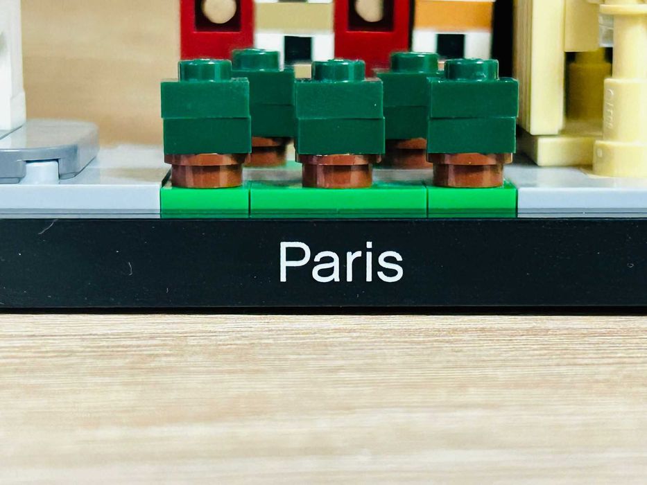 LEGO Architecture Paris 21044, 649 piese