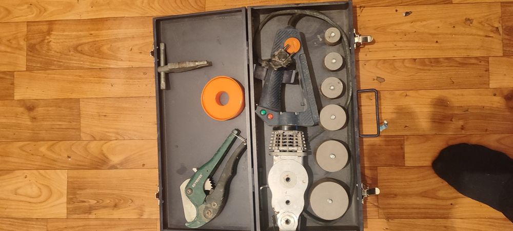 Утюг для пайки труб и перфоратор