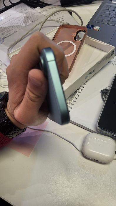 Продам Iphone 16