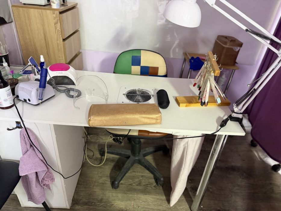 Маникюрный стол