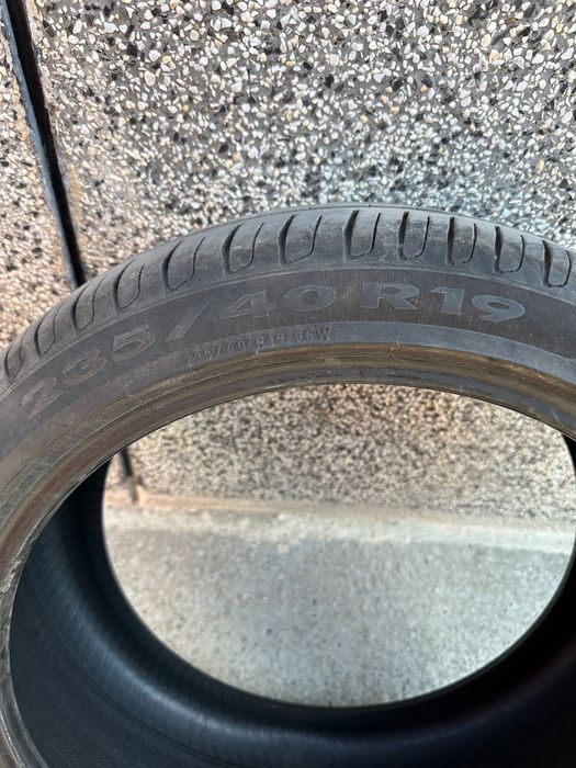 Летни гуми 235/40/19
