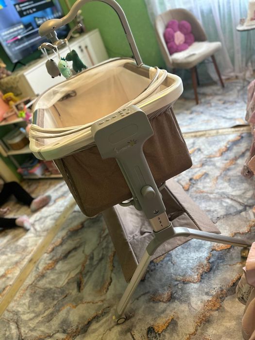 Pătuț electric cu balansoar