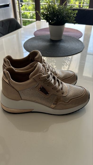 Сникърси Guess 38 размер