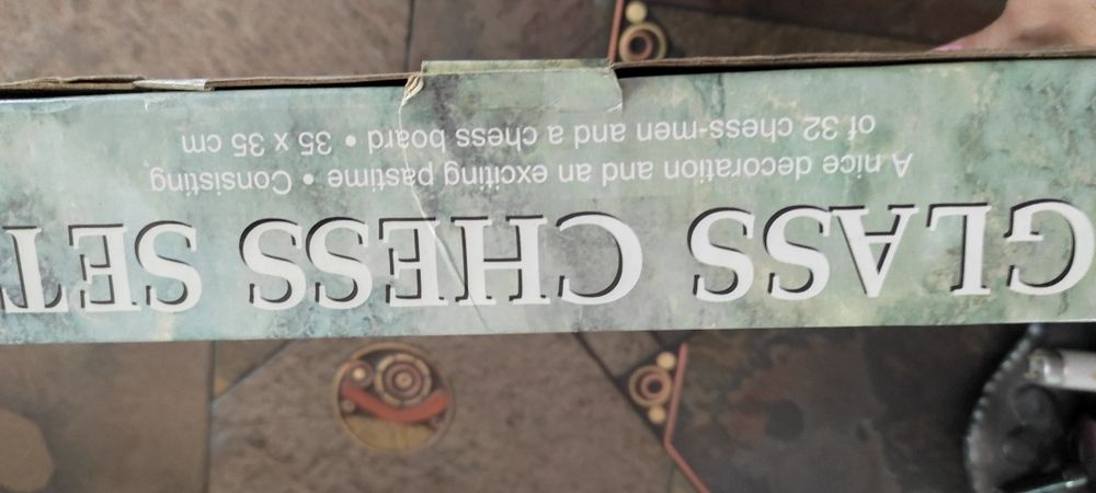 Шахмат от гравирано стъкло