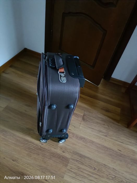 Продам чемодан для ручной клади