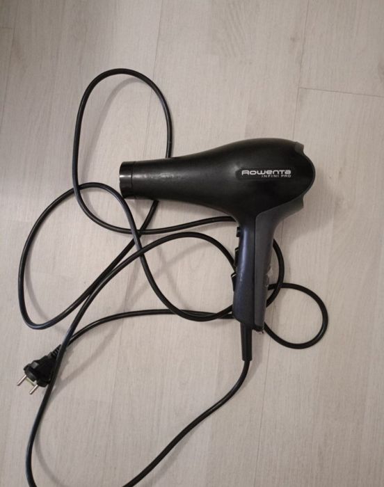Vând uscător de păr Remington,folosit,in stare buna.