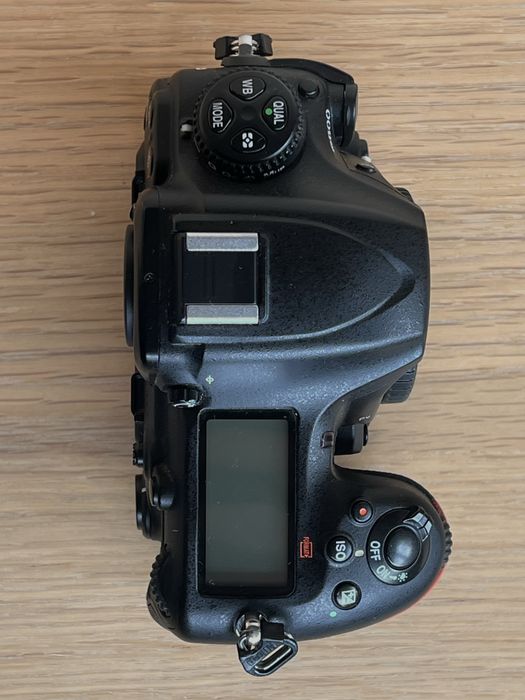 Nikon D500 76.000 cadre plus grip