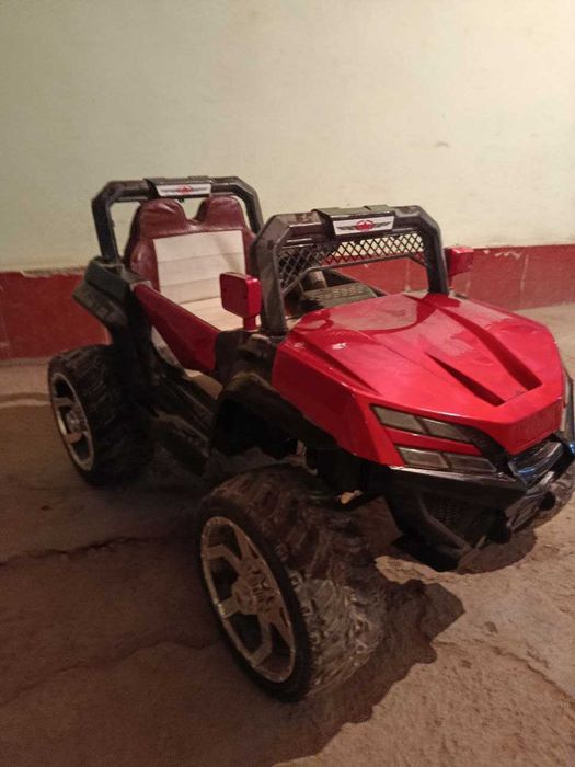 Игрушечная машына продаётся