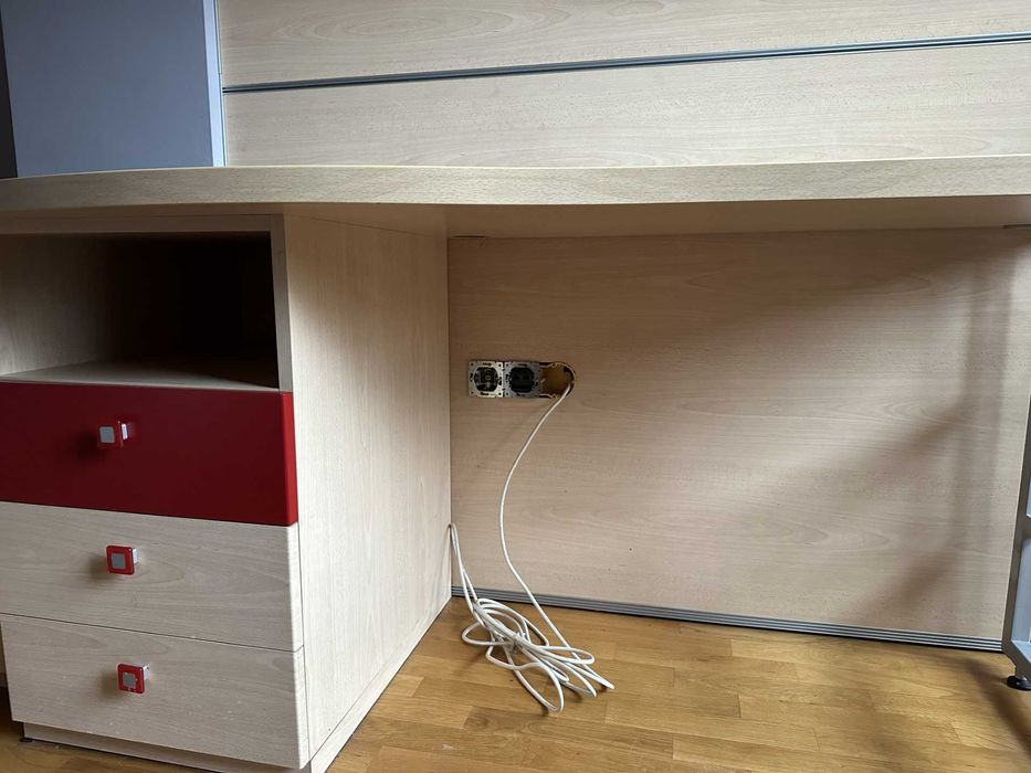 Италианско бюро с вграден шкаф