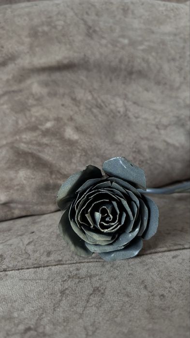 Подарок роза из металла Love