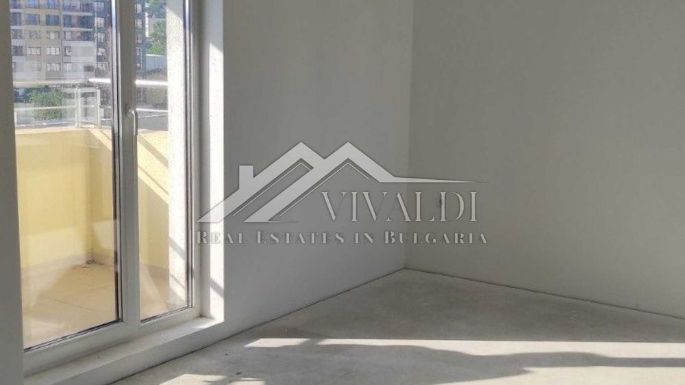 Продава се Двустаен апартамент в Варна, Център - 68 кв.м за 2250 €/кв.м - Снимка #3