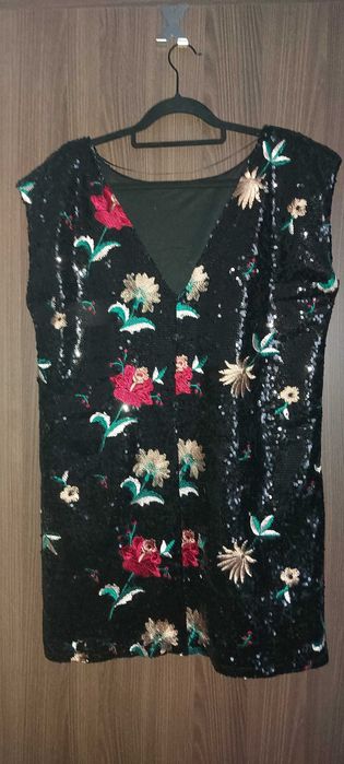 Rochie de ocazie, paiete și broderie