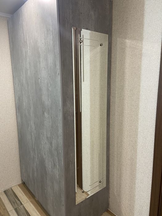 Шкаф с зеркалом