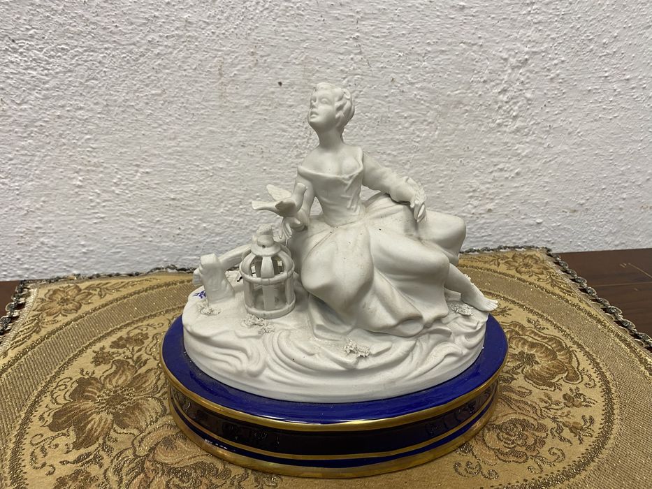 Италианска фигура на каподимонте бисквитен порцелан