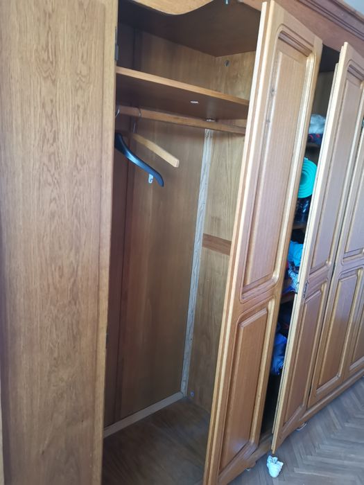 Vând șifonier din lemn masiv