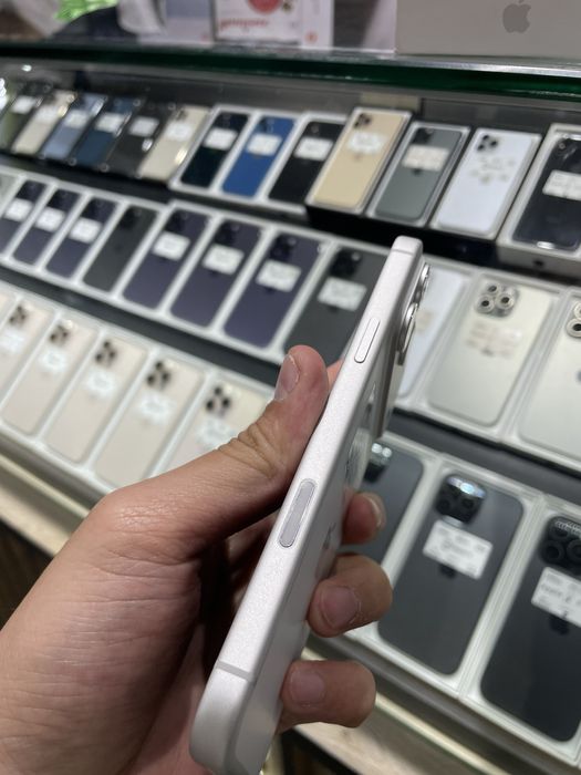 iPhone 17 pro Max silver
