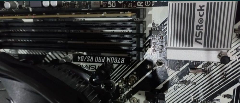 Игровая мат плата  asrock b760m rs/d4.