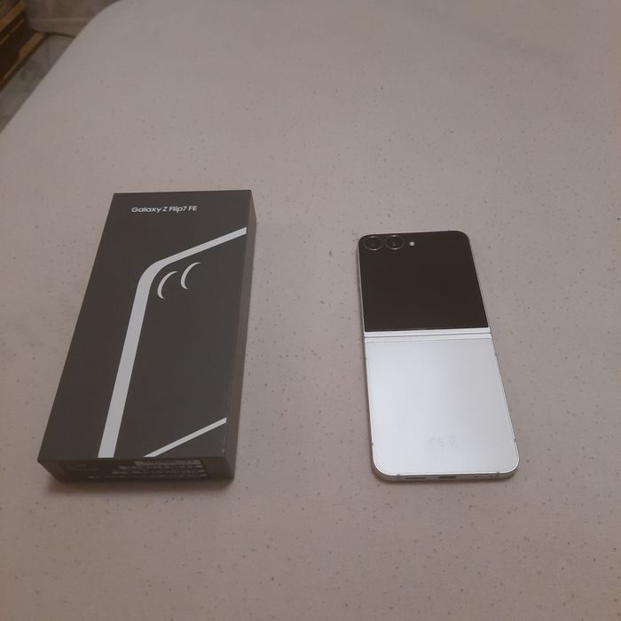 Продава се Samsung Galaxy flip 7 Fe 128 GB