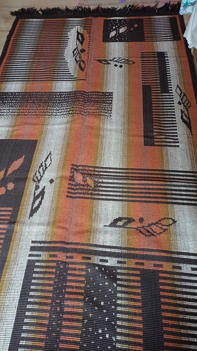 Продавам вълнен килим