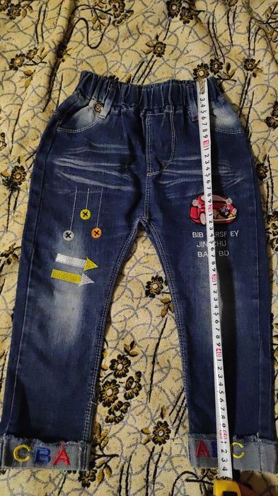 Кофточка, джинсы на мальчика.