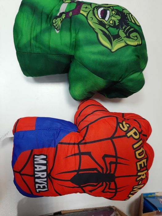 Хълк и Спайдърмен ръкавица