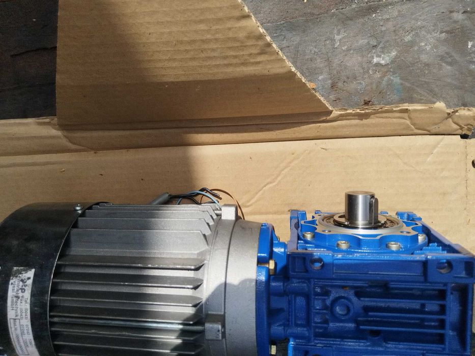 Motor Reductor pentru învârtit magiun zacusca